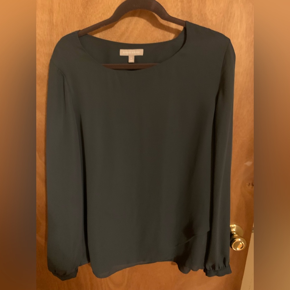Banana Republic XL dark grey flowy blouse Women’s wear to work basic